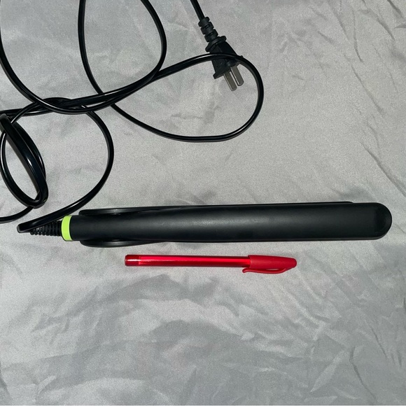 Convenient Easy-to-Use Professional Hair Strengthener Flat Iron - Picture 7 of 8